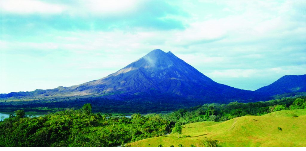 Highlights of Costa Rica 9 Days Deluxe Class
